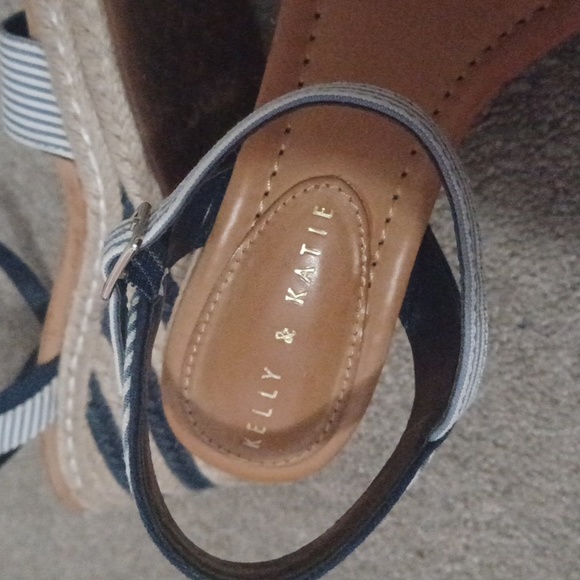 Kelly & Katie platform sandals - Picture 5 of 6